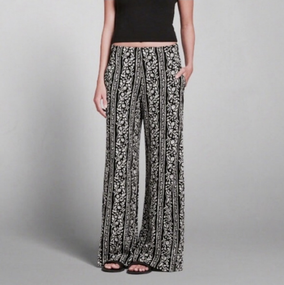Abercrombie & Fitch  pullon wide leg beachy pants